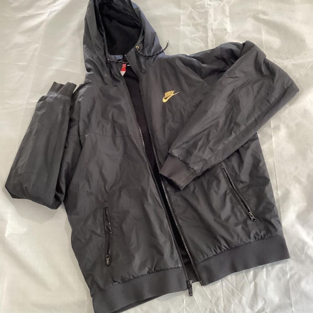 Nike women’s Black  Jacket with hood size small    #6/5